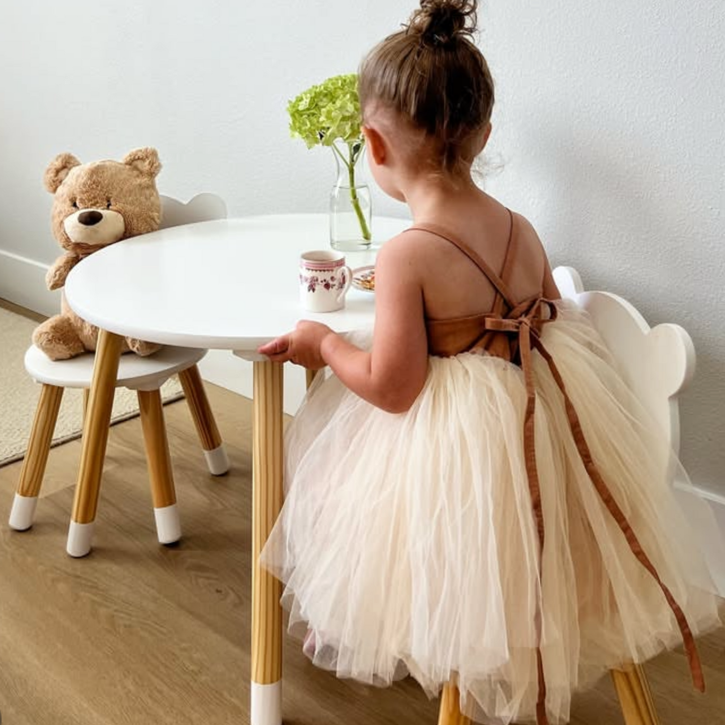 Backless bow dress